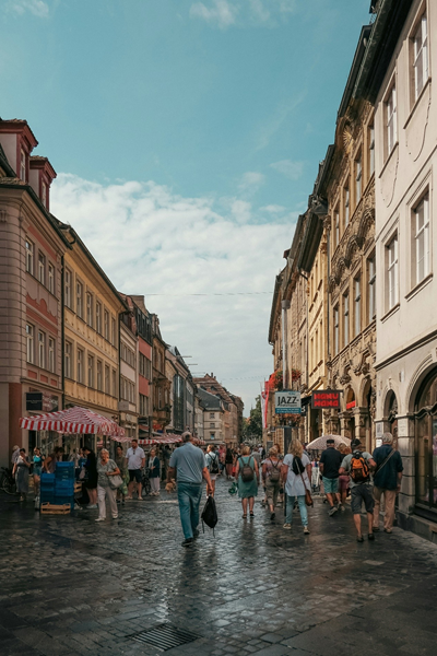 Place à la relève! – Sociétés de développement commercial et rues piétonnes : analyse qualitative des cas québécois