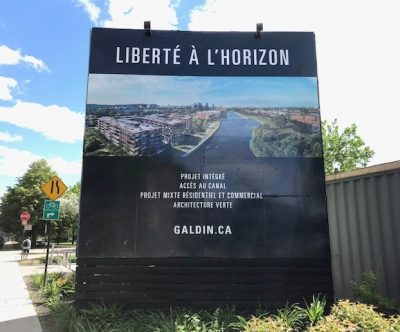 Affiche du projet Galdìn (étiquette verte/écologique) pour faire la promotion de logements de luxe. Crédits photo : Étienne Tardif-Paradis, 2021