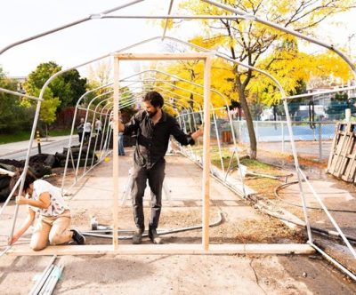 Greenhouse installation in public spaces by the Laboratoire d’agriculture urbaine and Carrefour solidaire Centre communautaire d’alimentation, Montreal, October 2021 Credit: Maxime Lapostolle